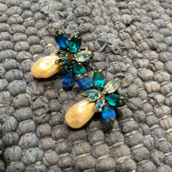 Albert Weiss Jewelry - Vintage Weiss Crystal and Faux Pearl Earrings